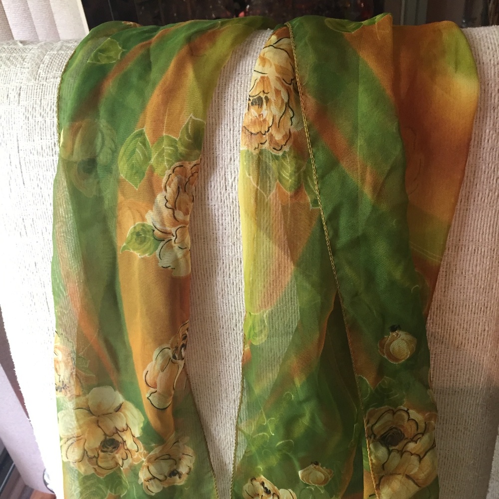 SCARF - Picture 2 of 3